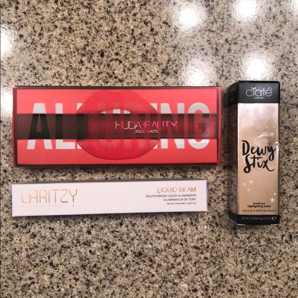 Huda Alluring Lipstick & Laritzy Liquid Beam